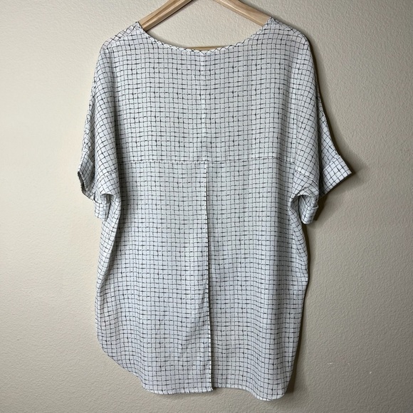 Forever 21 High lo blouse - Picture 2 of 4